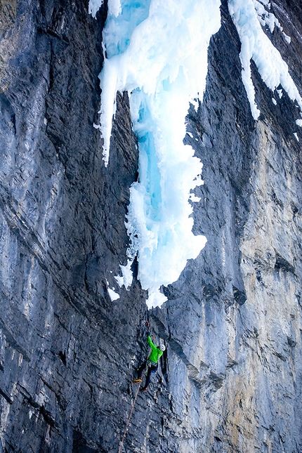Cascate di ghiaccio in Canada, Daniele Frialdi, Marco Verzeletti, Roberto Parolari - Daniele Frialdi sale The Real Big Drip, Ghost Valley, Canada