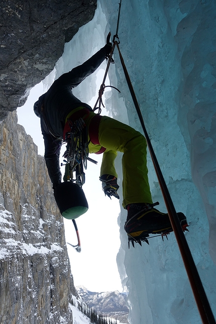 Cascate di ghiaccio in Canada, Daniele Frialdi, Marco Verzeletti, Roberto Parolari - Marco Verzeletti sul quarto tiro di The Real Big Drip, Ghost Valley, Canada