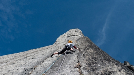 Cirque of the Unclimbables Canada, Ines Papert, Lisi Steurer - Cirque of the Unclimbables Canada: Ines Papert sulla parte alta di Power of Silence 400m, 5.13a on the Middle Huey Spire