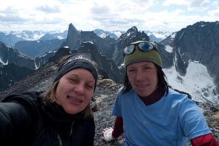 Cirque of the Unclimbables Canada, Ines Papert, Lisi Steurer - Cirque of the Unclimbables Canada: Ines Papert e Lisi Steurer in cima al Lotus Tower