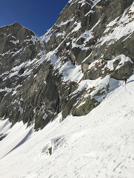 Sentiero Roma in Val Masino in inverno, Thomas Gusmeo - Sentiero Roma, Val Masino: Andrea Noseda attacca quello che pensiamo essere il Passo Qualido, ma che poi scopriamo essere la strada sbagliata