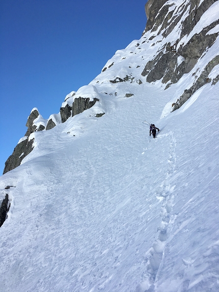 Sentiero Roma in Val Masino in inverno, Thomas Gusmeo - Sentiero Roma, Val Masino: Andrea Noseda in salita nel canale verso il Passo Qualido, quello giusto stavolta