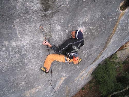 Bain de sang, Saint Loup, Switzerland, Manolo, Riccardo Scarian - Bain de sang 9a, Saint Loup, Switzerland: Riccardo 'Sky' Scarian, Maurizio 'Manolo' Zanolla, February 2006