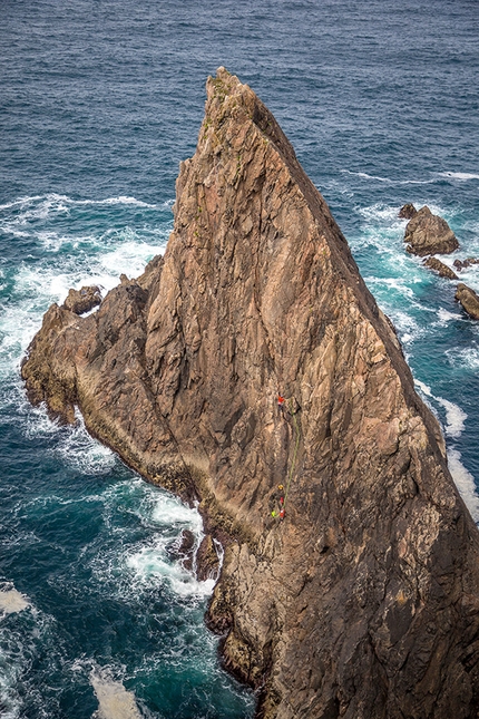 Will Gadd - Will Gadd and Iain Miller climbing new routes on sea stacks in Donegal in Ireland