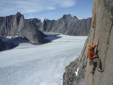 Isola di Baffin Monte Asgard - Mt Asgard Isola di Baffin: Stephane Hanssens sul secondo tiro di The Belgarian