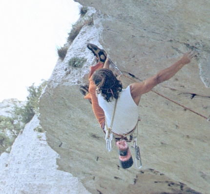 Patrick Berhault - Patrick Berhault libera la diretta al Tetto di Monte Cucco, Finale Ligure, 1980