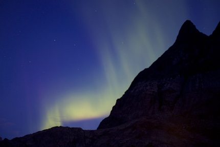 Greenland climbing, Eliza Kubarska, David Kaszlikowski - Greenland Torsukattak fjord: Aurora borealis
