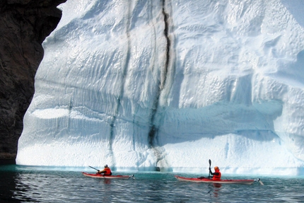 Greenland climbing, Eliza Kubarska, David Kaszlikowski - Greenland Torsukattak fjord: Eliza Kubarska and David Kaszlikowski heading towards Eqqamangilara