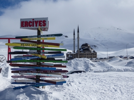 Ala Dağlar Turkey, Miroslav Peťo, Robert Vrlák, Rastislav Križan - Aladağlar ski mountaineering: Erciyes ski resort