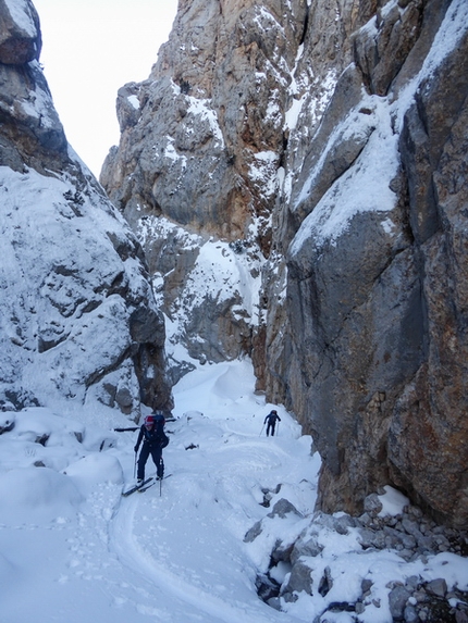 Ala Dağlar Turkey, Miroslav Peťo, Robert Vrlák, Rastislav Križan - Aladağlar ski mountaineering: the entrance canyon to Narpuz valley