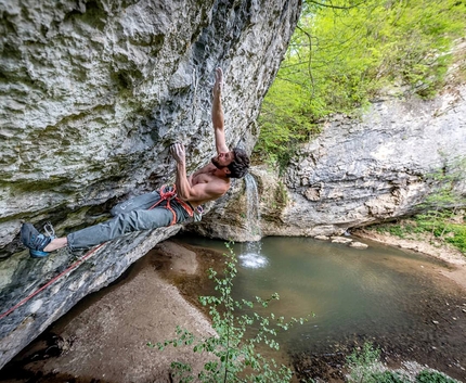 Jernej Kruder - Jernej Kruder making the first ascent of Peščena ura 9a at Sopota in Slovenia