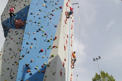 Up Urban Climbing - La torre esterna della palestra di arrampicata Up Urban Climbing a Bologna