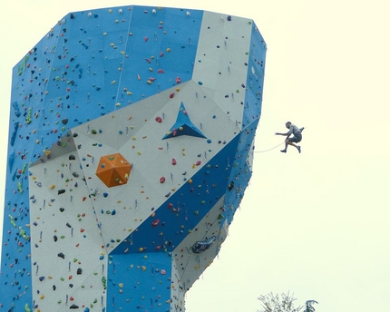 Up Urban Climbing Bologna, il 18 maggio riapre la torre esterna