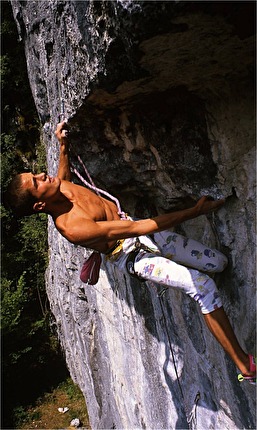 La falesia di Podenzoi - Pietro Dal Prà in arrampicata a Podenzoi