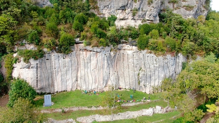 Falesia Dimenticata a San Lorenzo - Dorsino, Dolomiti di Brenta - Le vie d'arrampicata ala Falesia Dimenticata a San Lorenzo - Dorsino, Dolomiti di Brenta. È stato attivato un sistema di autolimitazione del numero di climber per evitare il sovrafollamento e garantire il distanziamento fisico non soltanto in questa fase di emergenza Covid-19: dal cellulare è possibile verificare le presenze in falesia e prenotare un biglietto virtuale gratuito. 