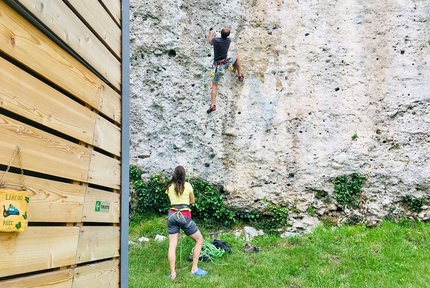 Falesia Dimenticata a San Lorenzo - Dorsino, Dolomiti di Brenta - In arrampicata alla Falesia Dimenticata a San Lorenzo - Dorsino, Dolomiti di Brenta