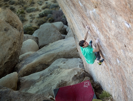 Paul Robinson - Paul Robinson vs The Iron Curtain, V11 (8A) in Joshua Tree, USA