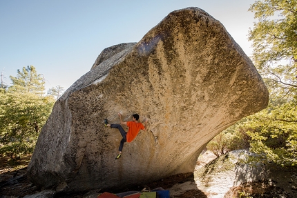 Paul Robinson - Paul Robinson sending Teahupoo V11/12 (8A/+), Black Mountain, California USA