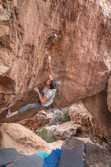 Paul Robinson - Paul Robinson bouldering up Bonsai, V14/8B+ at Hueco Tanks