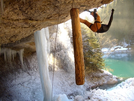 Grotta del Lupo - Drytooling at the Grotta del Lupo