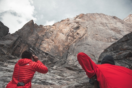 Baspa Valley, India, Himalaya, Matty Hong, Jacopo Larcher, Eneko Pou, Iker Pou, Siebe Vanhee - Baspa Valley, India, Himalaya: Matty Hong, Jacopo Larcher and Siebe Vanhee scoping a new line