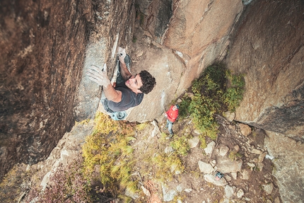 Baspa Valley, India, Himalaya, Matty Hong, Jacopo Larcher, Eneko Pou, Iker Pou, Siebe Vanhee - Baspa Valley, India, Himalaya: Jacopo Larcher in azione