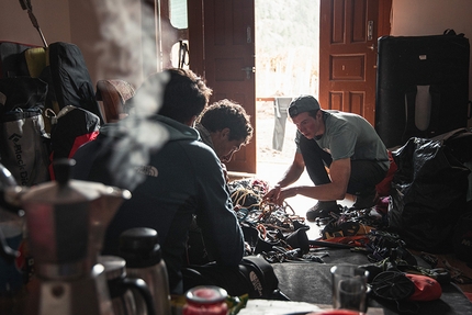 Baspa Valley, India, Himalaya, Matty Hong, Jacopo Larcher, Eneko Pou, Iker Pou, Siebe Vanhee - Baspa Valley, India, Himalaya: Matty Hong, Jacopo Larcher, Eneko Pou, Iker Pou, Siebe Vanhee preparing their climbing gear