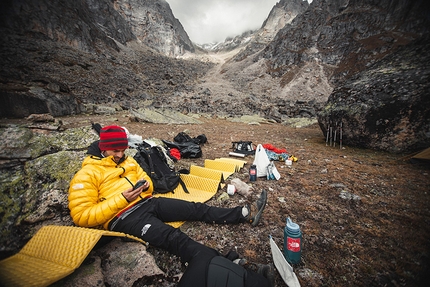 Baspa Valley, India, Himalaya, Matty Hong, Jacopo Larcher, Eneko Pou, Iker Pou, Siebe Vanhee - Eneko Pou resting, Baspa Valley, India, Himalaya