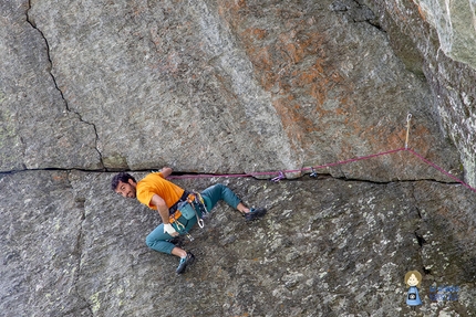 Fessura di Gianfri, Nid Des Hirondelles, Valgrisenche, Marco Sappa, Mattia Sappa - Durante l'apertura e prima libera della Fessura di Gianfri al Nid Des Hirondelles in Valgrisenche (Marco Sappa, Mattia Sappa 05/2020)