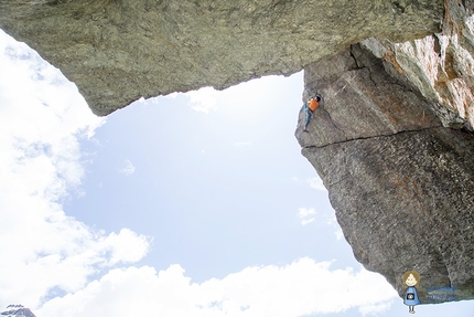 Fessura di Gianfri, Nid Des Hirondelles, Valgrisenche, Marco Sappa, Mattia Sappa - Marco Sappa making the first ascent of Fessura di Gianfri at Nid Des Hirondelles in Valgrisenche, Italy (Marco Sappa, Mattia Sappa 05/2020)