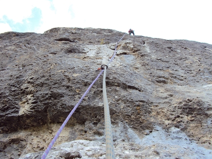 Rocca Busambra, Sicilia, Cacciatori di Sogni, David Gallo, Giorgio Iurato - David Gallo sul 6° tiro di Cacciatori di Sogni al Pizzo Campana, Rocca Busambra, Sicilia