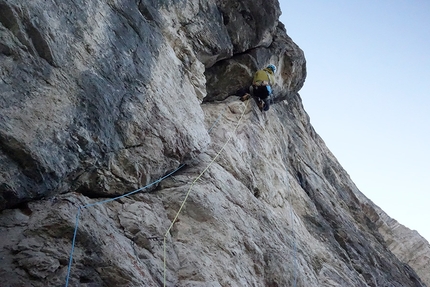 Torre Venezia, Civetta, Dolomiti, Alessandro Baù - Lorenzo D'Addario sul primo tiro di Stile Libero alla Torre Venezia in Civetta, Dolomiti