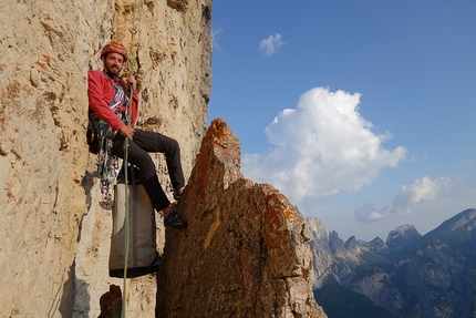 Torre Venezia, Civetta, Dolomiti, Alessandro Baù - Matteo Baù sul pilastro all'attacco del terzo tiro di Stile Libero alla Torre Venezia in Civetta, Dolomiti