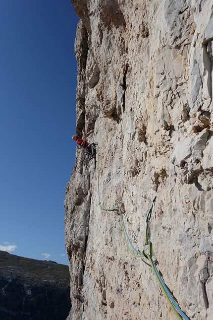 Torre Venezia, Civetta, Dolomiti, Alessandro Baù - Ivo Maistrello sull'ottavo tiro di Stile Libero alla Torre Venezia in Civetta, Dolomiti