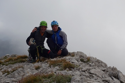 Torre Venezia, Civetta, Dolomiti, Alessandro Baù - Fabio Valseschini e Alessandro Baù in cima alla Torre Venezia, Civetta, Dolomiti, dopo aver completato l'apertura di Stile Libero