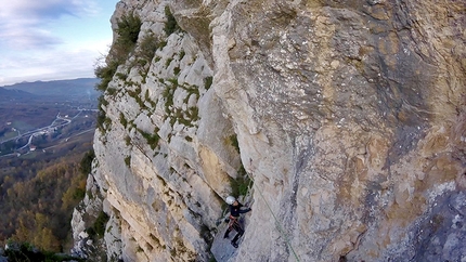 Rocca di Oratino, Riccardo Quaranta - Laura D'Alessandro prima del traverso terminale di L2 di Invidia alla Rocca di Oratino, Molise