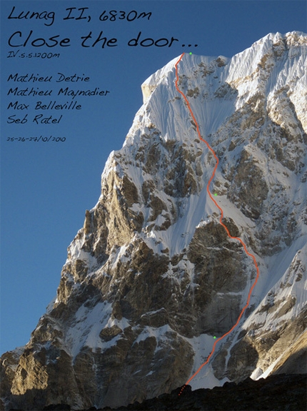 Lulang 11 - Close the Door (IV.5.5 1200m), Lunag II (6830m) Nepal. Max Belleville, Mathieu Detrie, Mathieu Maynadier, Seb Ratel, 25-27/10/2010