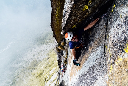 Valle Orco arrampicata, Federica Mingolla, Andrea Migliano - Andrea Migliano durante l'apertura di Gli amici di via Po alla Punta Phuc del Monte Castello, Vallone di Noaschetta, Valle dell’Orco.