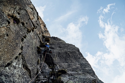 Valle Orco arrampicata, Federica Mingolla, Andrea Migliano - Federica Mingolla e Andrea Migliano durante l'apertura di Gli amici di via Po alla Punta Phuc del Monte Castello, Vallone di Noaschetta, Valle dell’Orco.