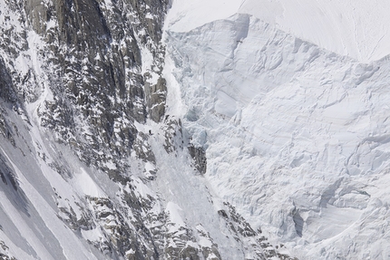 Edmond Joyeusaz - Edmond Joyeusaz scende in sci il versante della Brenva del Monte Bianco il 25/05/2020