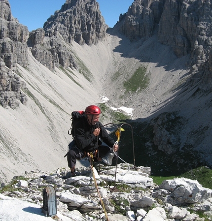 Campanile di Val Montanaia, Dolomiti - Gianni Lanza suona la campana del Campanile di Val Montanaia, Dolomiti friulane