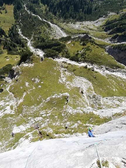 Spirito Libero Monte Agner, Dolomiti, Sara Avoscan, Omar Genuin - Sara Avoscan durante la prima libera di Spirito Libero sull'Agner, Dolomiti, aperta da Gigi Dal Pozzo e Maurizio Fontana nel 2000.