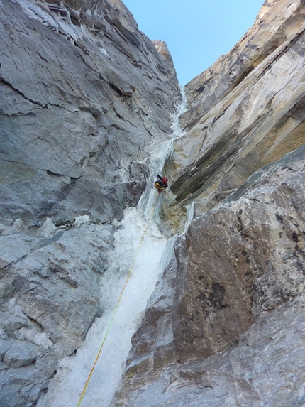 Lobuche East, Nepal - Night Terror (VI WI5+ AI4 M7 85°), Lobuche East (6119m), Nepal.