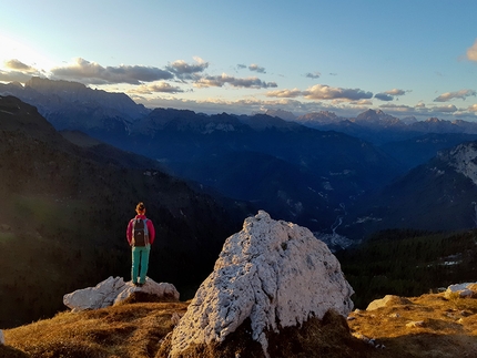 Via Collaborazione, Spiz di Lagunaz, Pale di San Lucano, Dolomiti, Silvia Loreggian, Stefano Ragazzo - Via Collaborazione, Spiz di Lagunaz, Pale di San Lucano: ultime luci in discesa, aggirando il Monte San Lucano