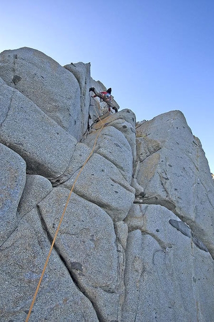 Arrampicata Trad - Val di Susa e Sardegna - Giampaolo Mocci su una possibilità di 5c, Capo Carbonara