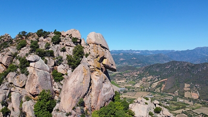 Al Monte Arista in Sardegna la nuova via di arrampicata in fessura Black Lives Matter