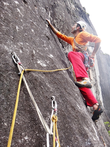 Scoglio di Boazzo Valle Daone, Matteo Rivadossi, Silvio Fieschi - Silvio Fieschi in apertura su L2 de La Disfatta dei Daoniani allo Scoglio di Boazzo in Valle di Daone