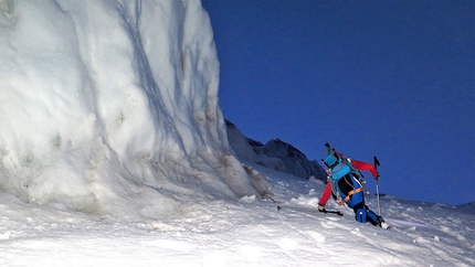 Täschhorn Svizzera, Cristian Botta, Davide Terraneo - Täschhorn Svizzera: Cristian Botta in salita nella prima seraccata della Kin Face