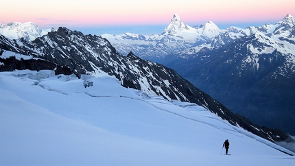 Täschhorn Diretta Nord Ovest: la discesa con gli sci di Cristian Botta e Davide Terraneo