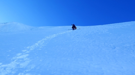 Täschhorn Svizzera, Cristian Botta, Davide Terraneo - Täschhorn Svizzera: Cristian Botta salendo lungo la parte centrale della Kin Face